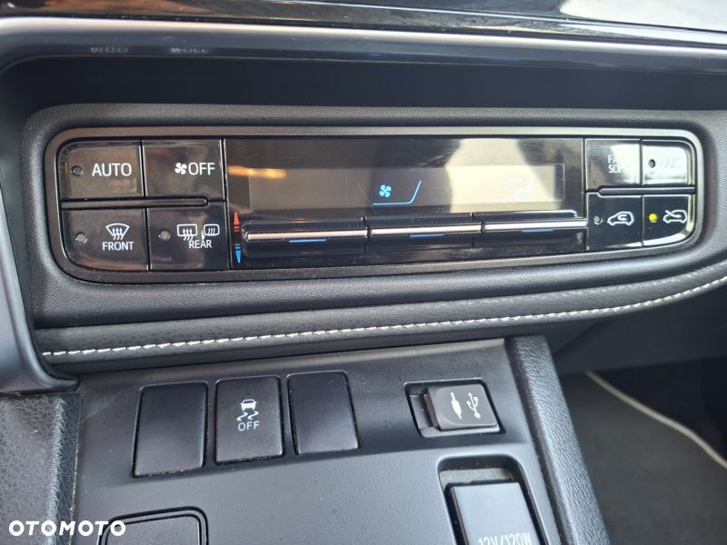 Toyota Auris 1.8 VVT-i Automatik Design Edition - 31