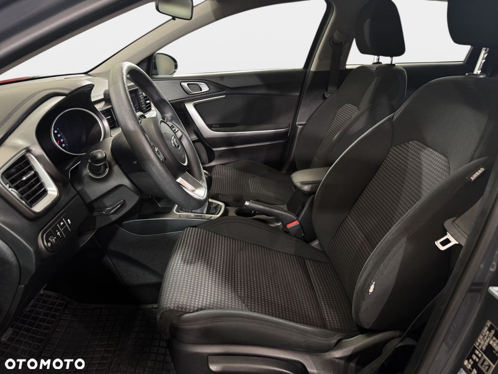 Kia Ceed - 11