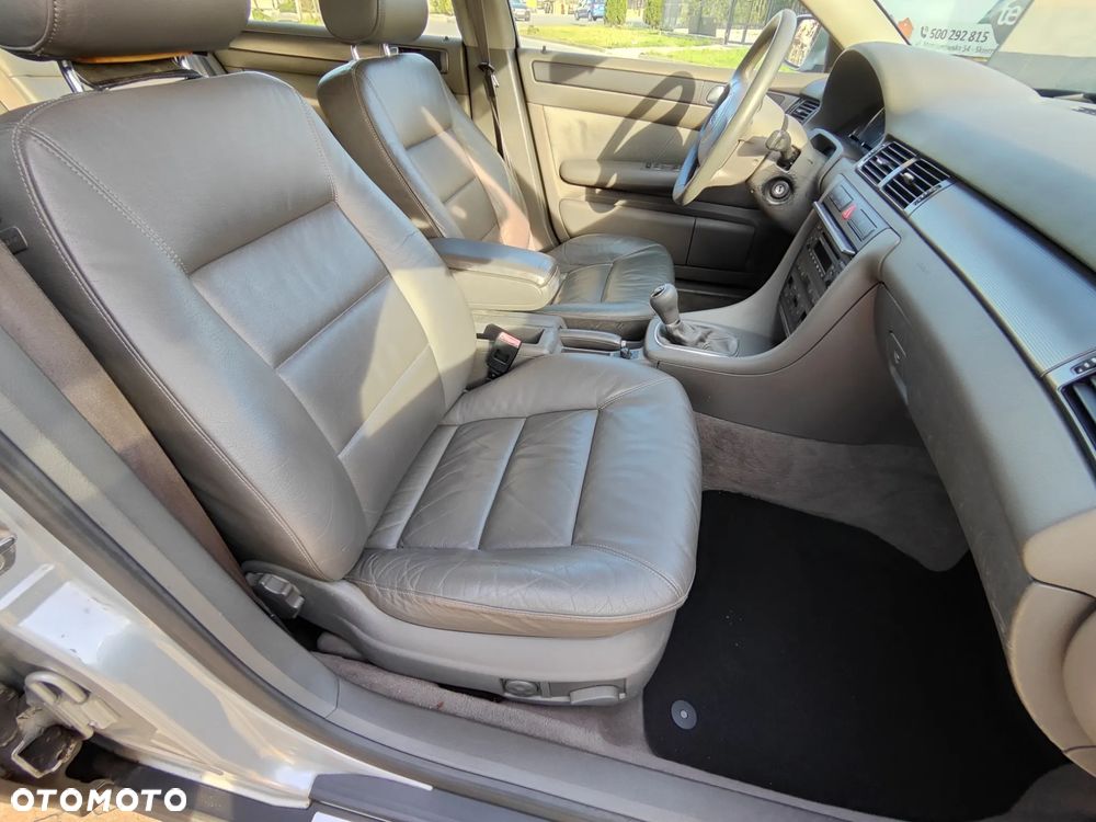 Audi A6 Avant 2.4 - 7