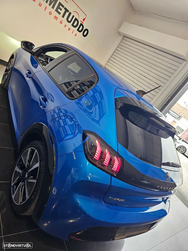 Peugeot e-208 GT - 27