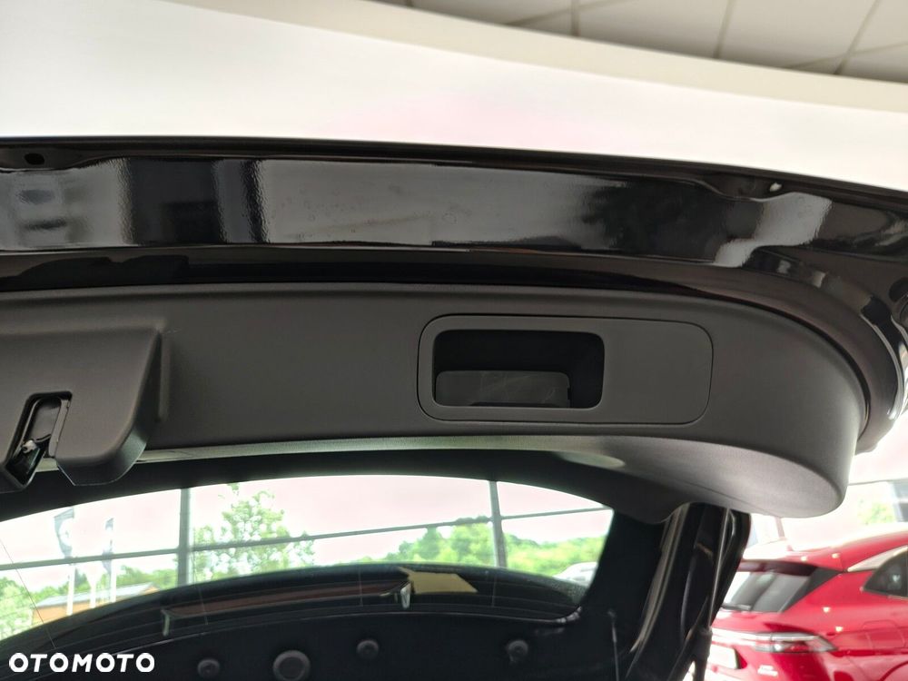 MG ZS Hybrid+ - 8