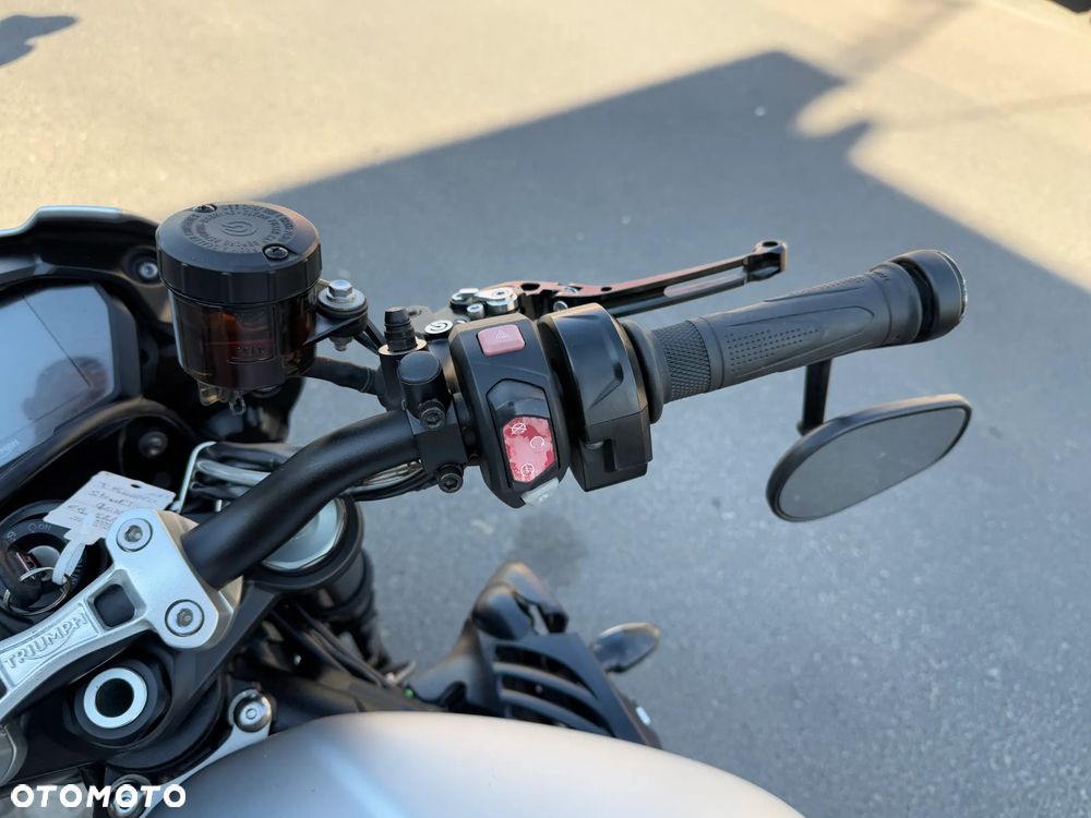 Triumph Street Triple - 11