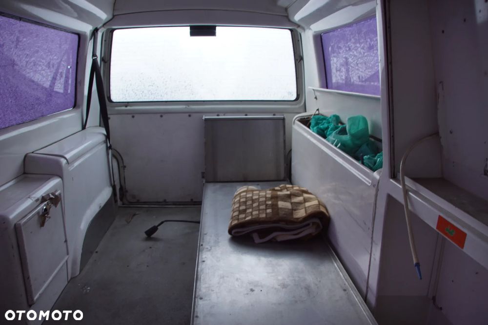 Auto na części - Volkswagen Transporter T4 Lift 2.5 TDI 102 KM ACV DXZ L902 2002R Silnik Skrzynia Drzwi Maska Klapa Błotnik Zderzak Lusterko Lampa Deska Kokpit Sterownik Moduł Czujnik Licznik Panel Kierownica - 14