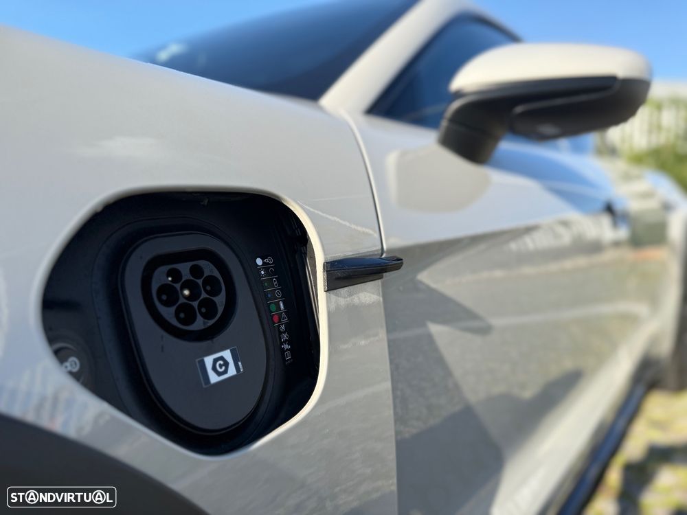 Porsche Taycan Cross Turismo 4 - 23