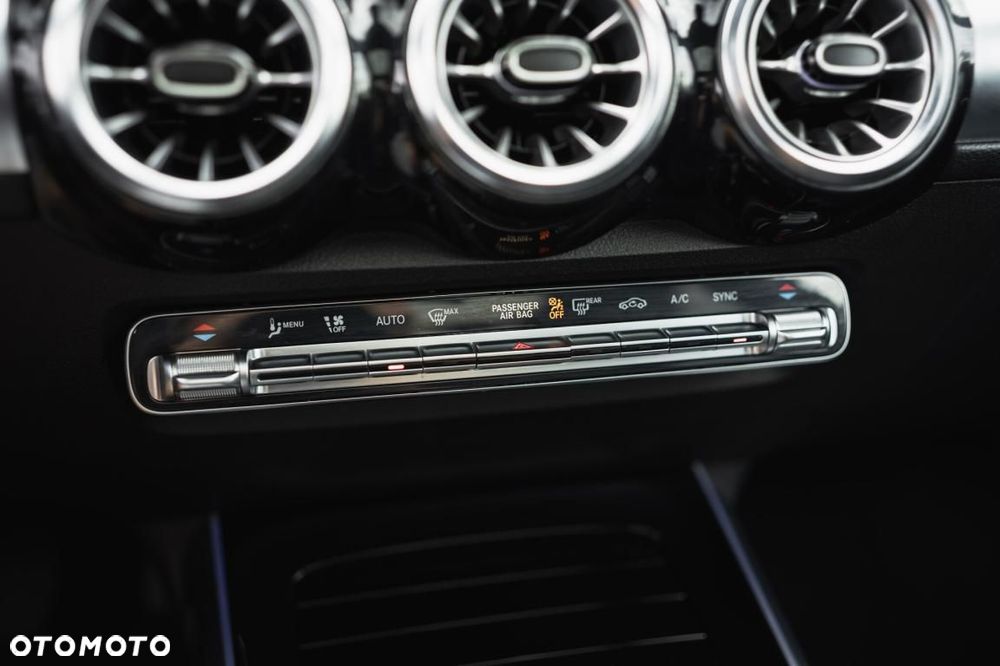 Mercedes-Benz GLB - 21