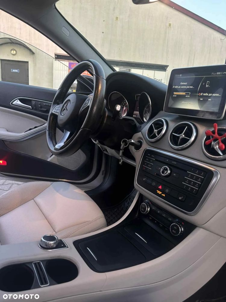 Mercedes-Benz CLA 250 7G-DCT AMG Line - 15