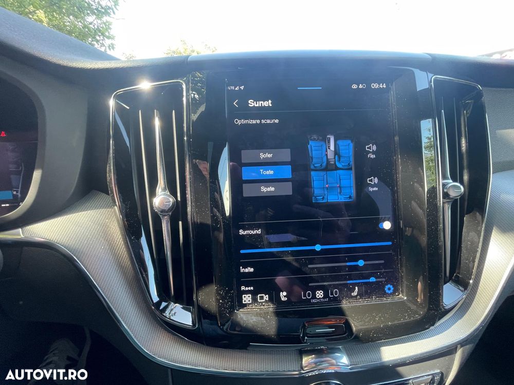 Volvo XC 60 B4 MHEV AT8 FWD R-Design - 20