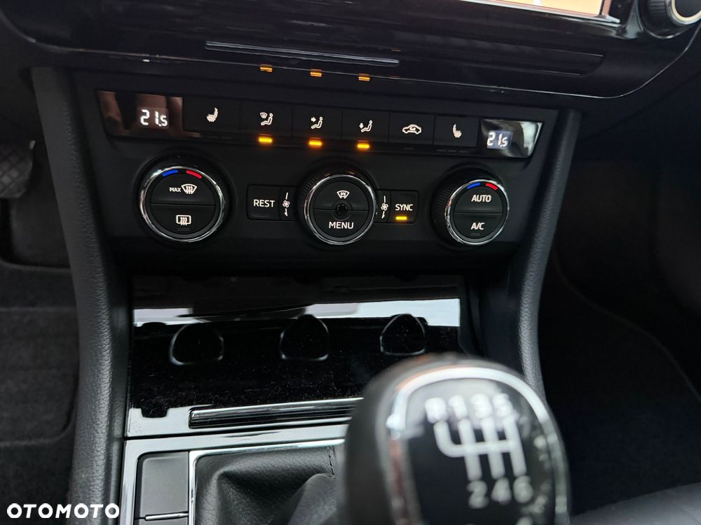 Skoda Superb 1.4 TSI ACT 4x4 SportLine - 24