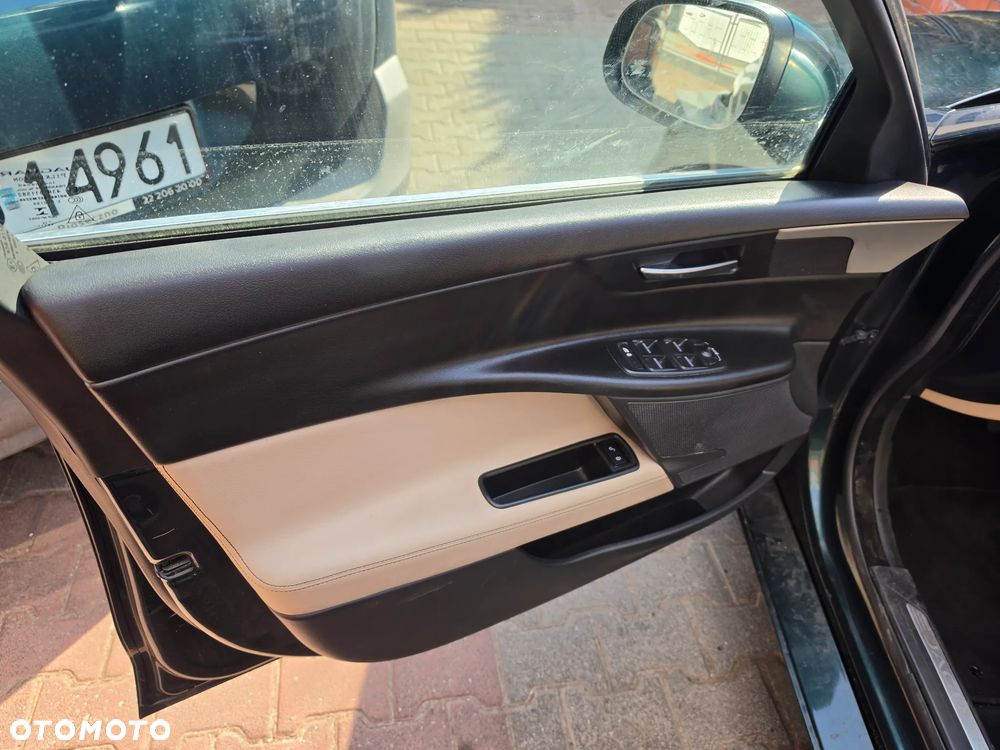Jaguar XE 2.0 D AWD R-Sport - 18