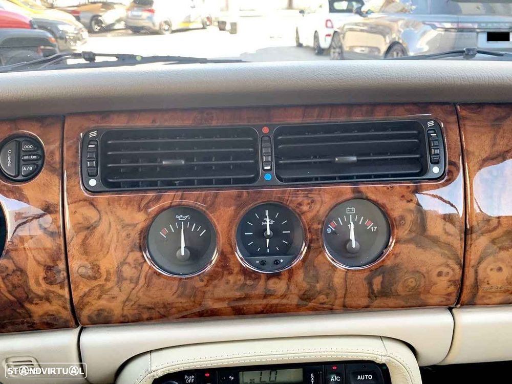 Jaguar XK XK8 4.0 Convertible Classic - 17