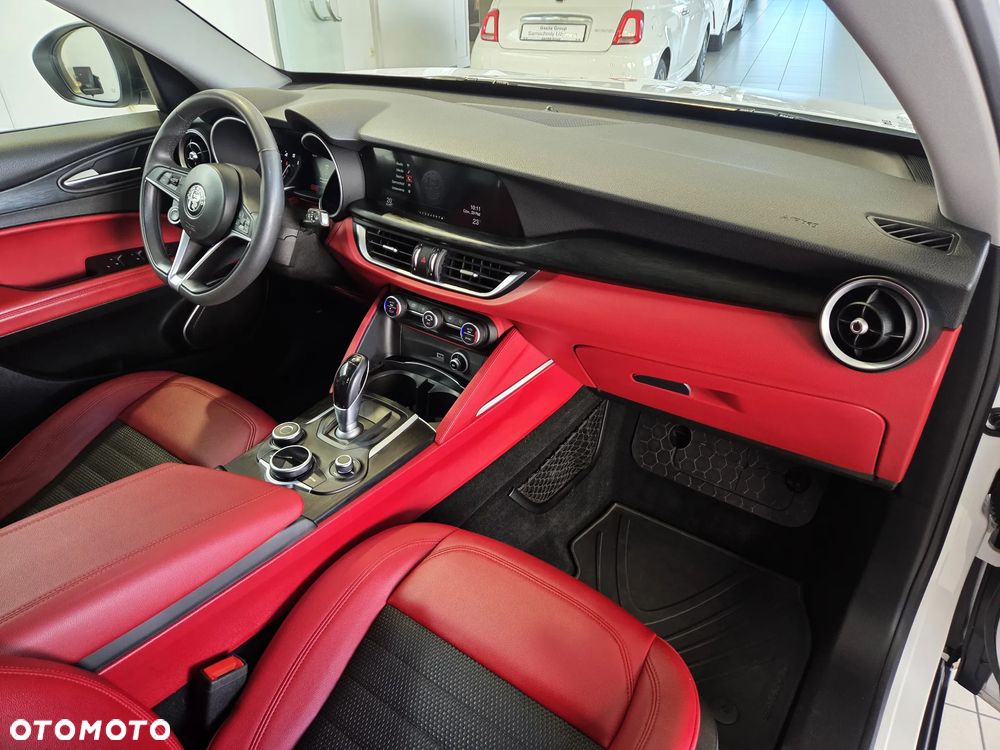 Alfa Romeo Stelvio 2.0 Turbo B-Tech Edition Q4 - 12