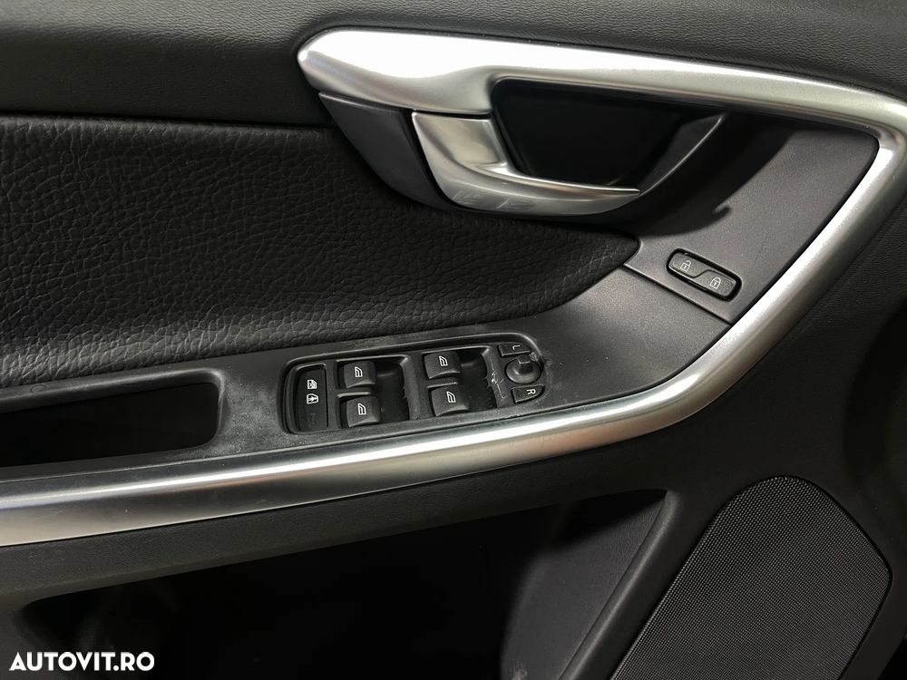 Volvo XC 60 2.4D AWD Momentum - 21