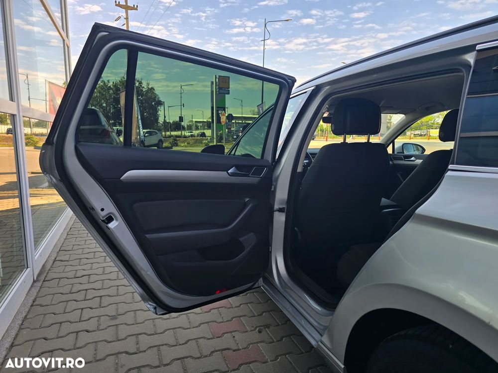 Volkswagen Passat - 16