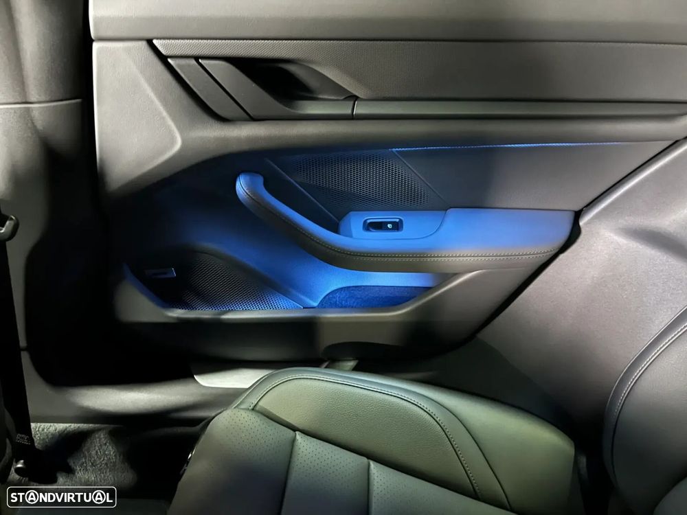 Porsche Taycan Sport Turismo - 34