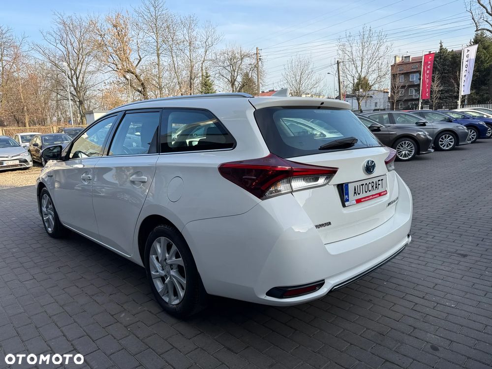 Toyota Auris Hybrid 135 Comfort - 26