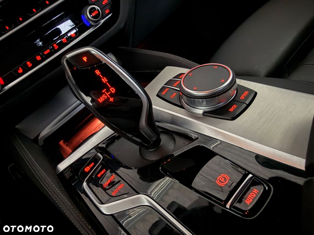 BMW Seria 5 520d M Sport - 25