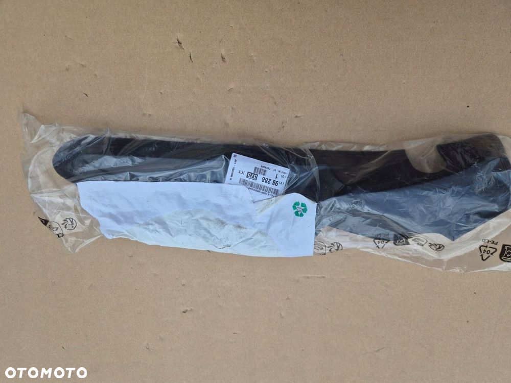 Peugeot 2008 II listwa pod lampę tylną lewa.2019- - 4