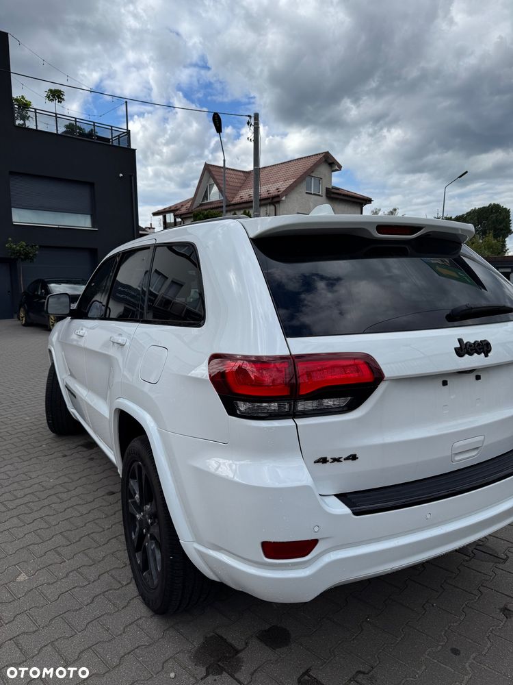 Jeep Grand Cherokee - 11
