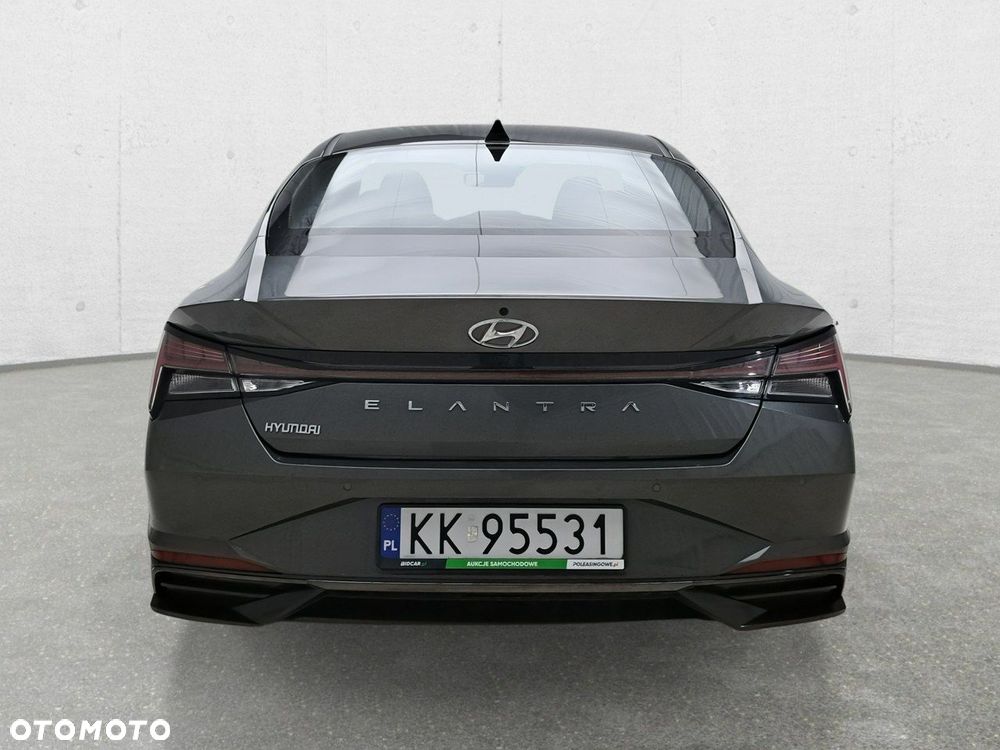 Hyundai Elantra - 6