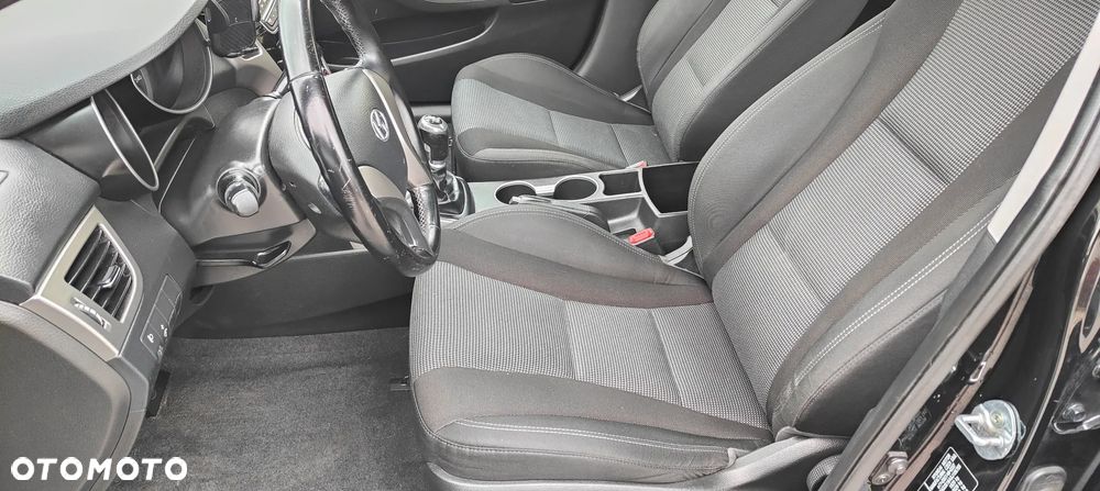 Hyundai i30 blue Kombi 1.4 Style - 31