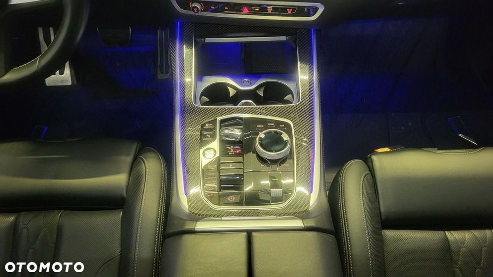 BMW X7 - 24