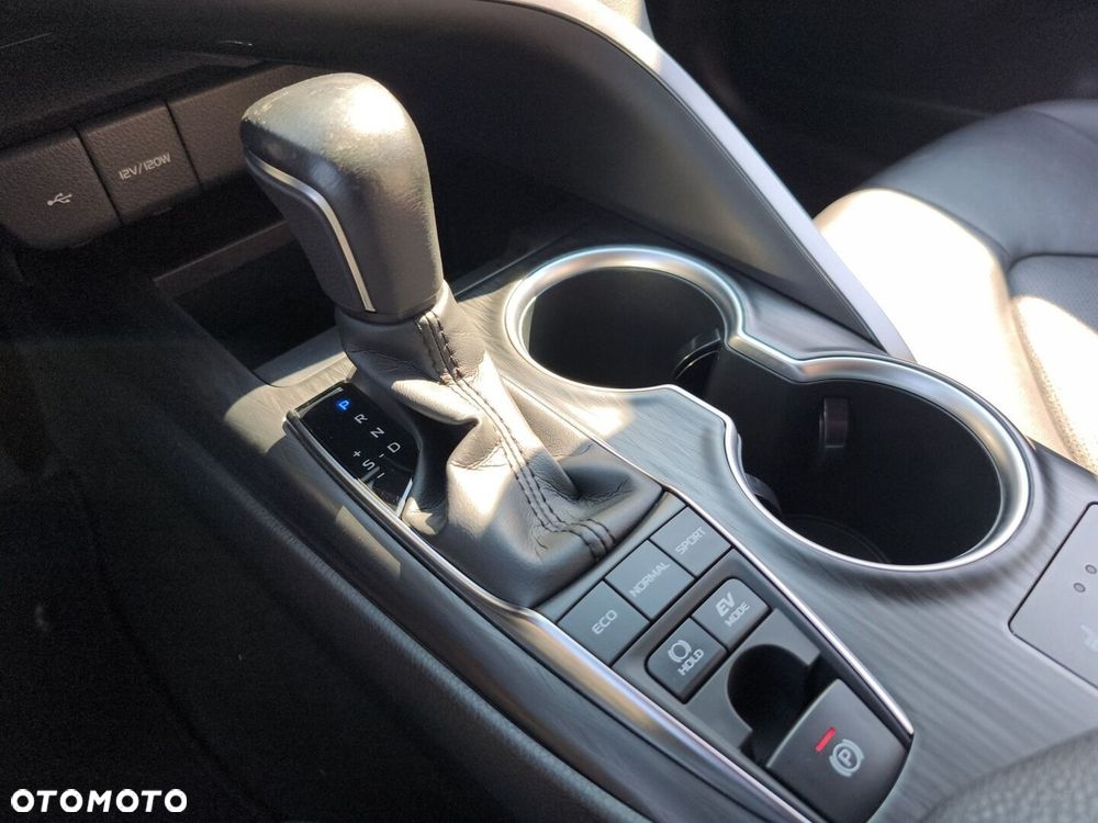 Toyota Camry 2.5 Hybrid Executive CVT - 21