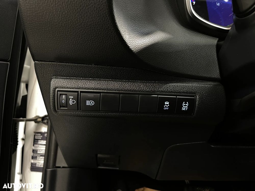 Toyota Corolla Sedan 1.8 HSD Business - 23