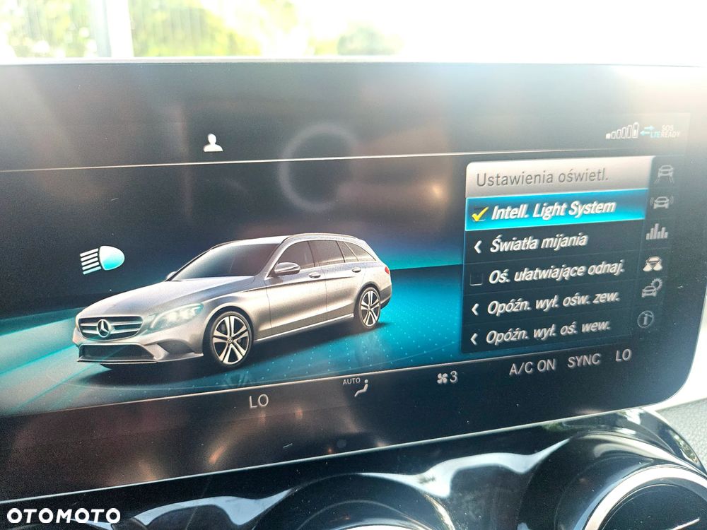 Mercedes-Benz Klasa C 220 d 4Matic T 9G-TRONIC - 36