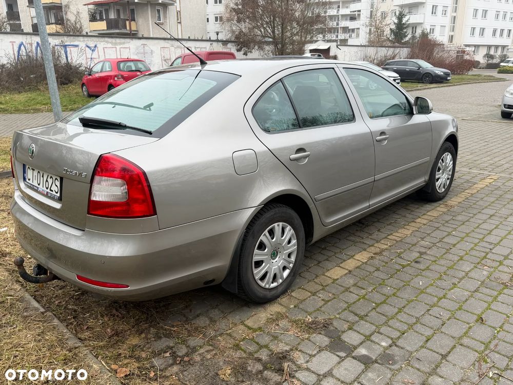 Skoda Octavia 1.6 Ambiente - 10