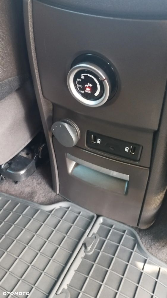 Renault Espace 1.6 dCi Energy Initiale Paris EDC 7os - 23