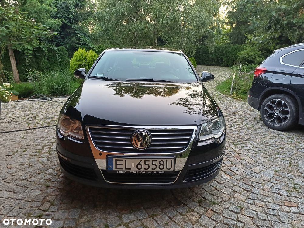 Volkswagen Passat 2.0 FSI Trendline - 2