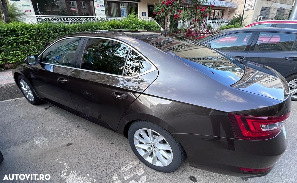 Skoda Superb 2.0 TDI DSG Ambition - 5