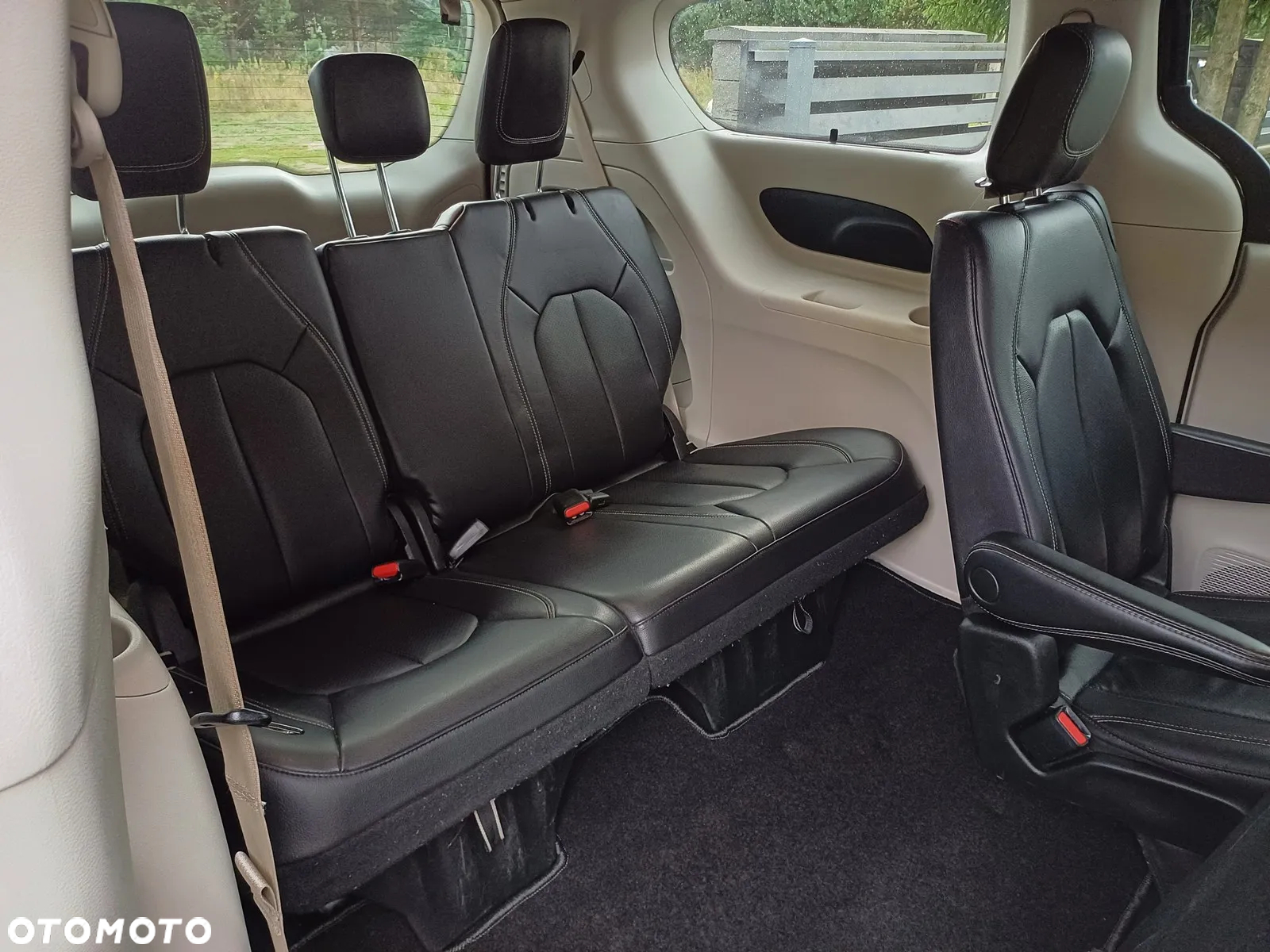 Chrysler Pacifica - 16
