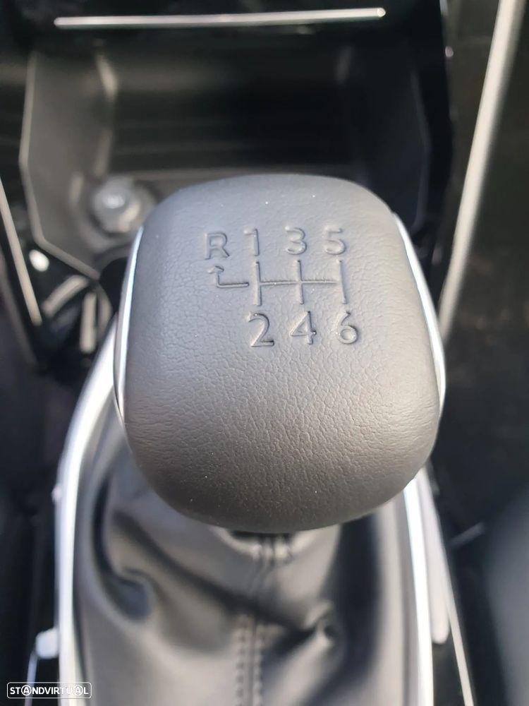 Peugeot 2008 1.2 PureTech Allure - 14