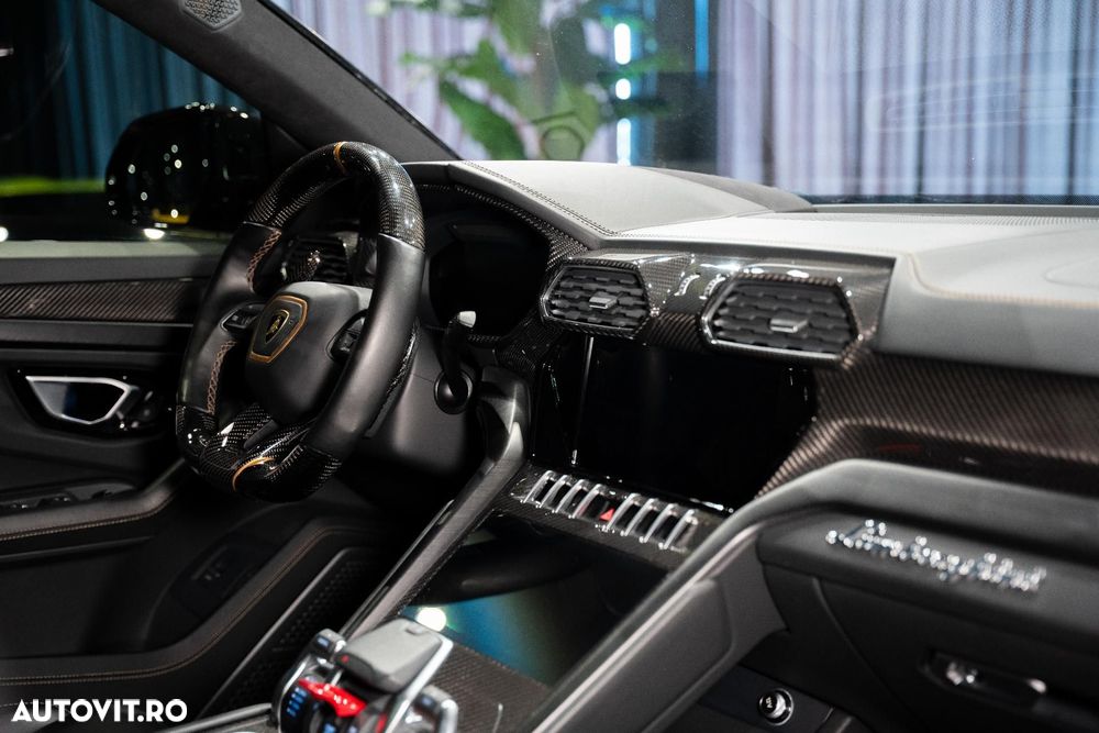 Lamborghini URUS - 39