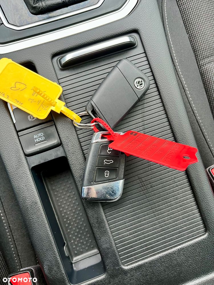 Volkswagen Passat Variant 2.0 TDI SCR DSG BlueMotion Comfortline - 23