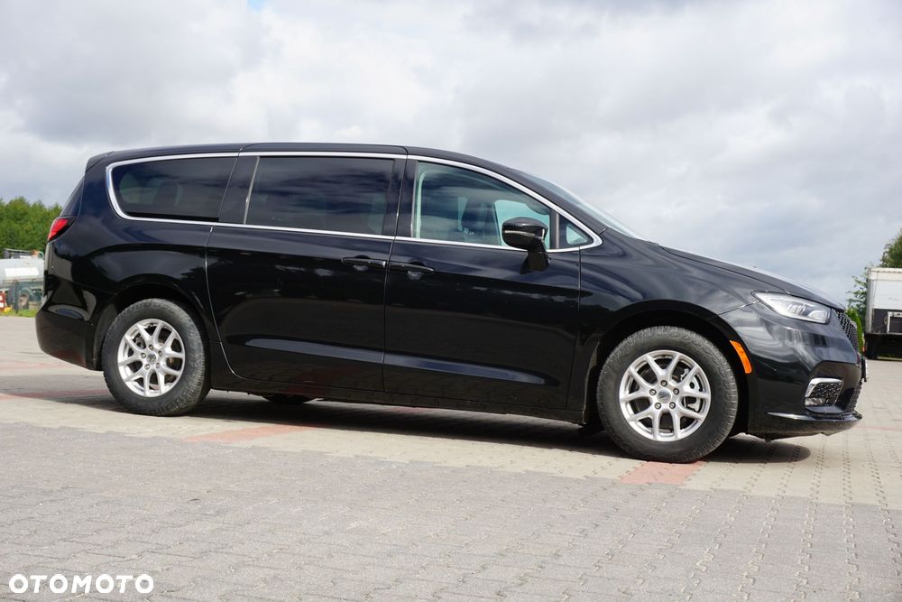 Chrysler Pacifica - 4