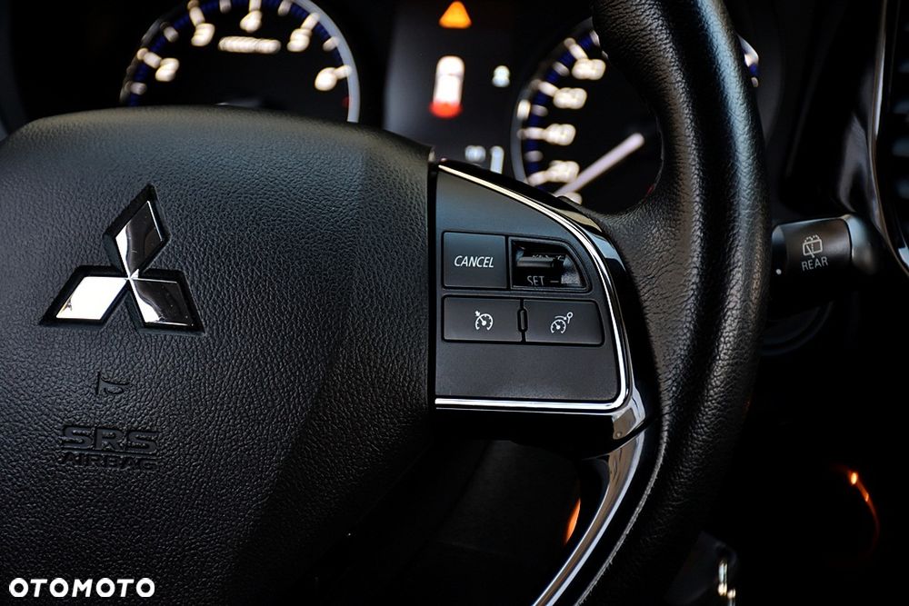 Mitsubishi Outlander 2.0 Invite + 2WD - 26