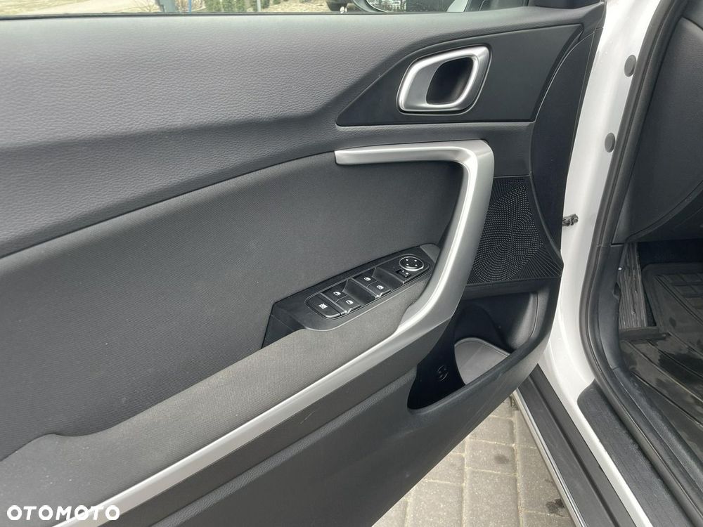 Kia XCeed - 10