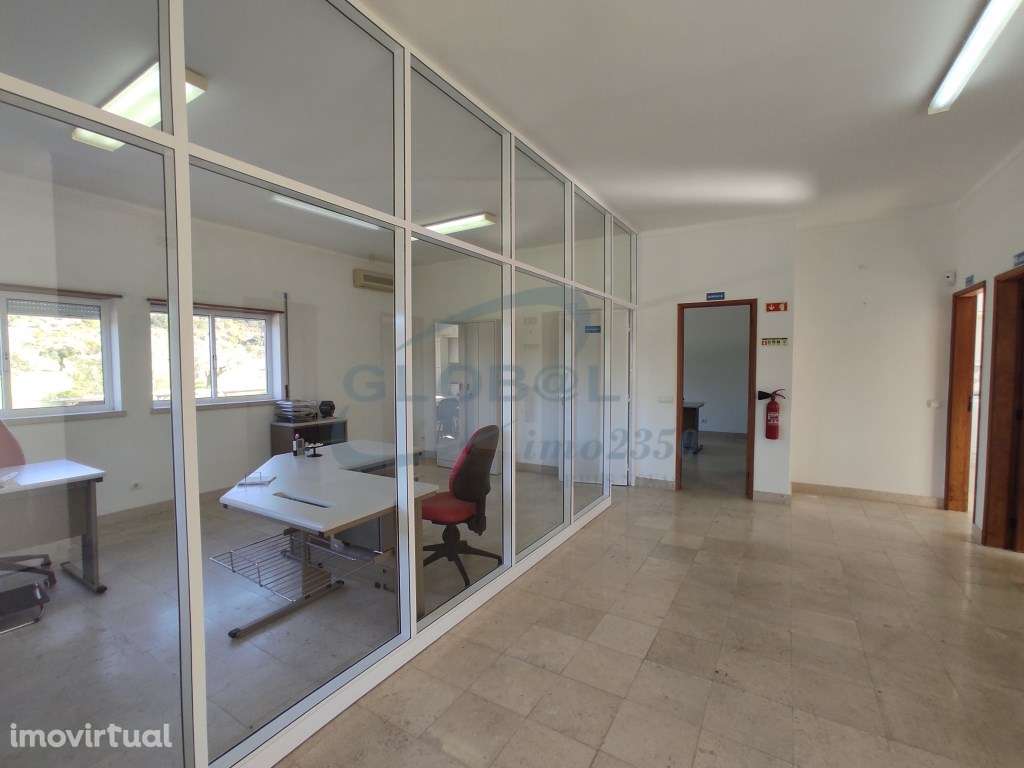 ARMAZÉM / UNIDADE INDUSTRIAL COM EXCELENTE LOCALIZAÇÃO - A1 / A23 - Grande imagem: 3/44