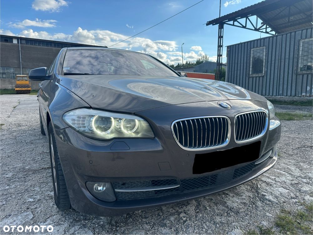 BMW Seria 5 528i - 11