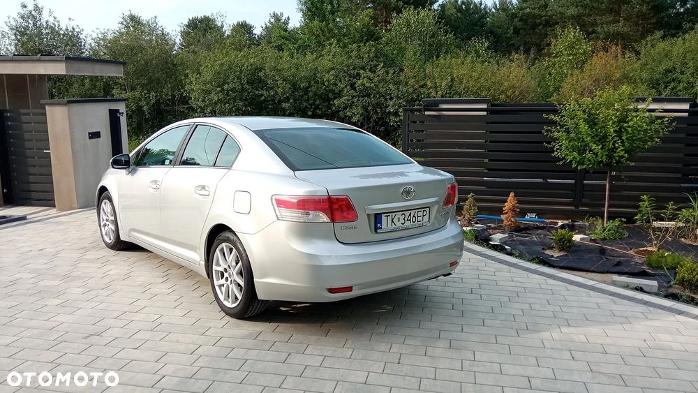 Toyota Avensis 1.8 Sol - 14