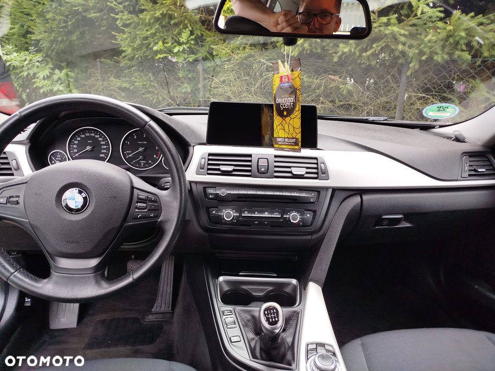 BMW Seria 3 316d - 13