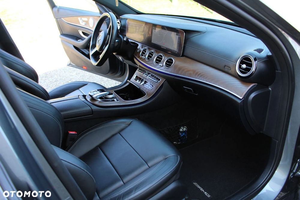 Mercedes-Benz Klasa E 400 4Matic 9G-TRONIC Exclusive - 11