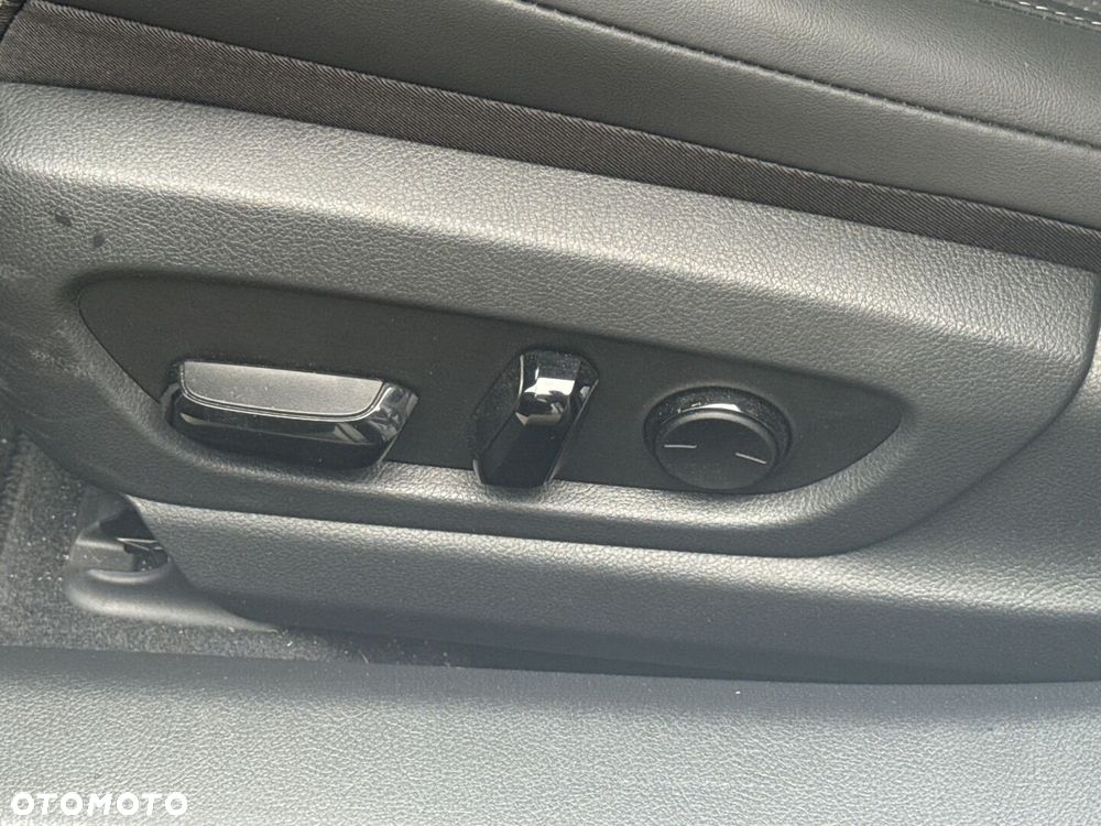 Lexus ES 300h Business Edition - 11