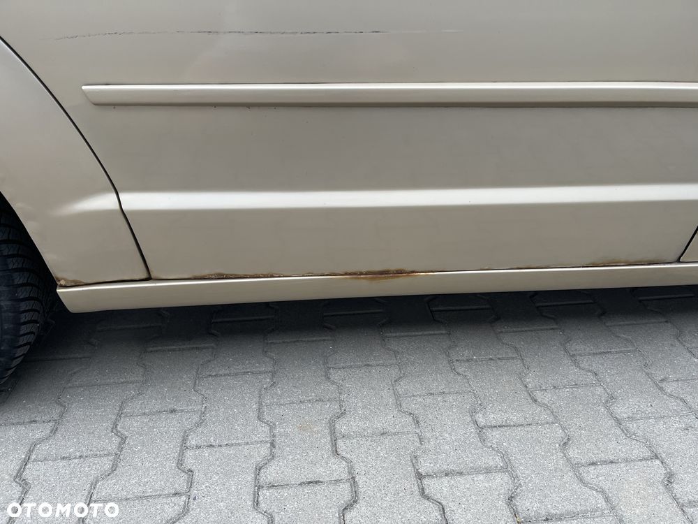 Chrysler Town & Country - 8