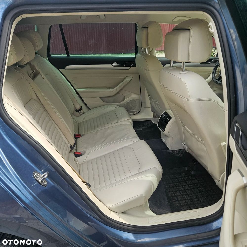 Volkswagen Passat 1.6 TDI BMT Comfortline - 10