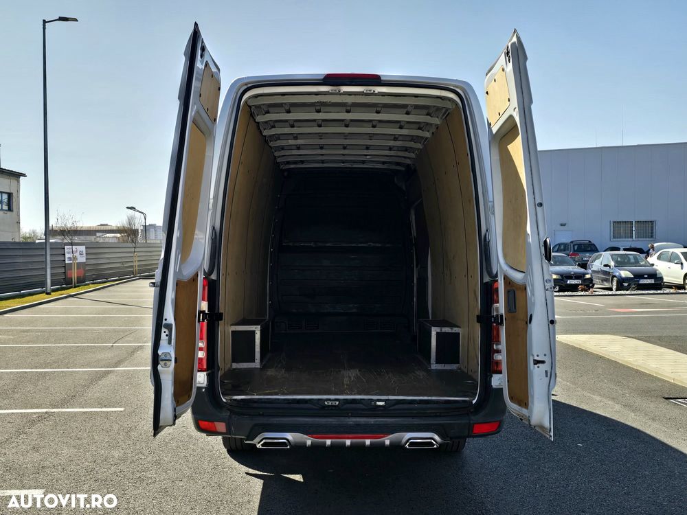 Mercedes-Benz Sprinter - 11
