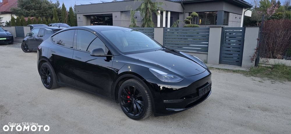 Tesla Model Y Performance Dual Motor AWD - 3