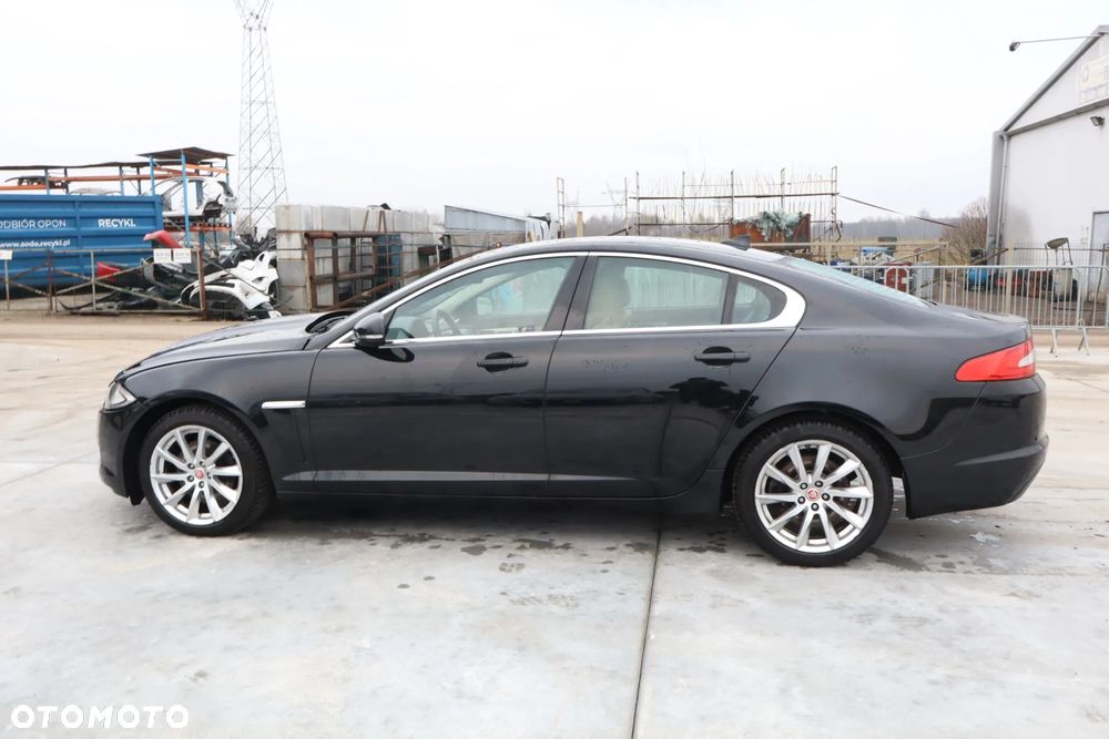 Jaguar XF 2.2 D Luxury - 8